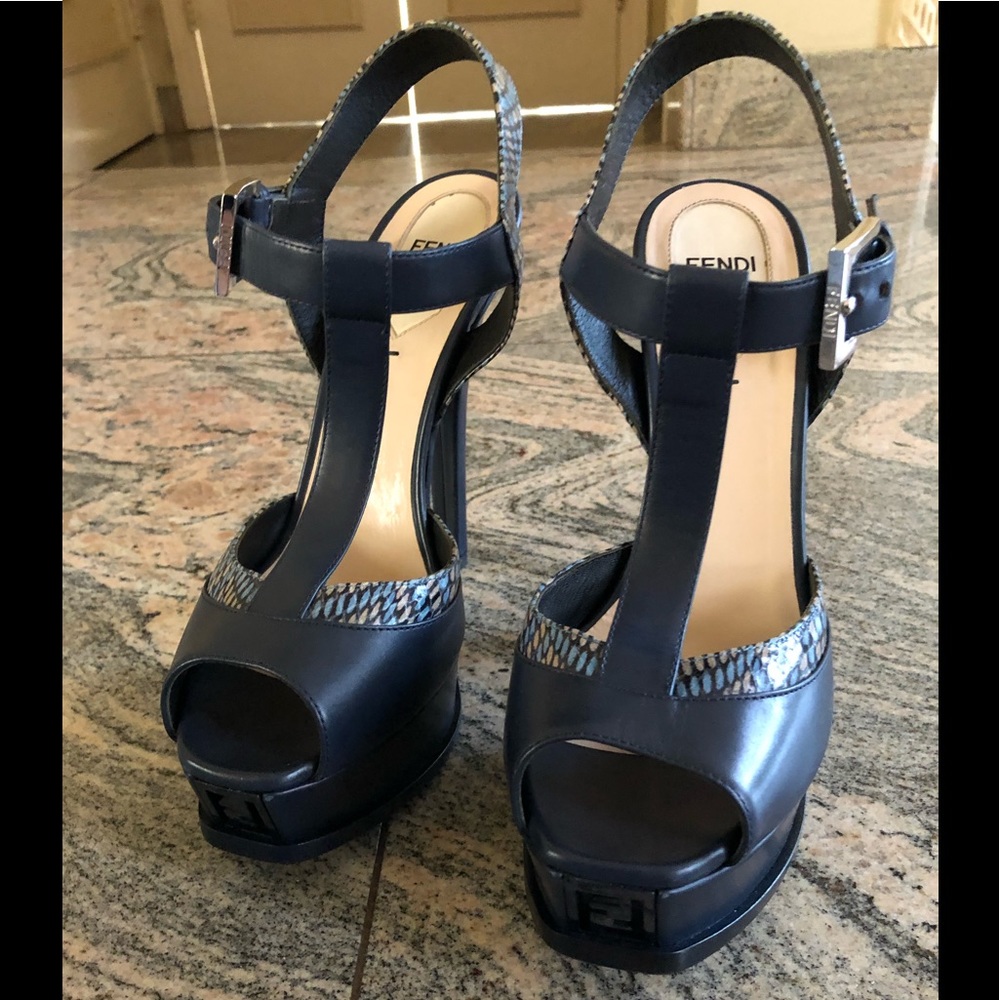 💯 authentic FENDI heels